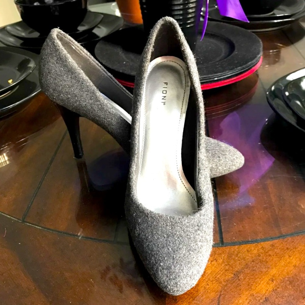 Beautiful wool grey medium heels